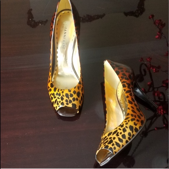 Gianni Bini Cheetah print Peeptoe leather heels - Picture 2 of 7